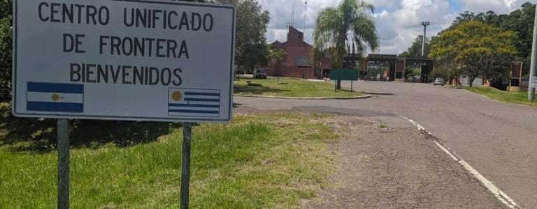 alt="Uruguay, desde septiembre, volverá a abrirse para el turismo extranjero en etapas: primero los extranjeros propietarios y vacunados"