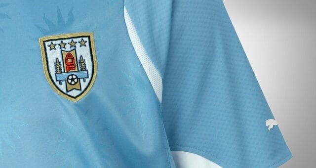 alt="La FIFA pidió a Uruguay que quite dos estrellas del escudo de su camiseta"