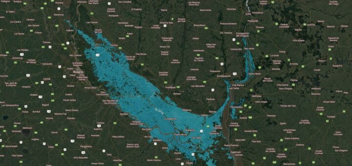 alt="Mapa simulado por el sitio climatecentral.org con las áreas de Entre Ríos que quedarían bajo agua debido al aumento del nivel del mar para el año 2.100"