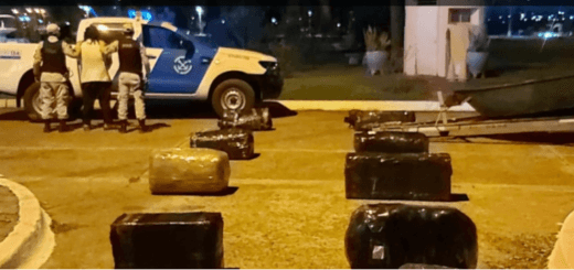 alt="Las mercaderías secuestradas por la Prefectura Naval Argentina iban a ser pasadas al Uruguay desde Playa Nébel"