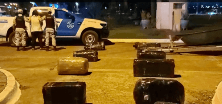 alt="Las mercaderías secuestradas por la Prefectura Naval Argentina iban a ser pasadas al Uruguay desde Playa Nébel"