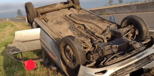 alt="El vuelco se produjo mientras el automóvil se dirigía desde Concordia a San Salvador"