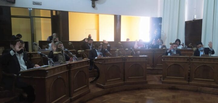 alt="El Concejo Deliberante aprobó un proyecto de Ordenanza para la prórroga de modelos de remises por un año y medio en los vencimientos"