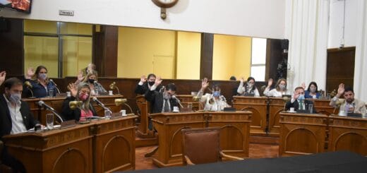 alt="Los concejales aprobaron la Ordenanza que pone en marcha una Moratoria especial para que todos los contribuyentes que tengan deudas o atrasos en los pagos en la Tasa por Servicios Sanitarios puedan cancelarlas accediendo a importantes descuentos y beneficios"