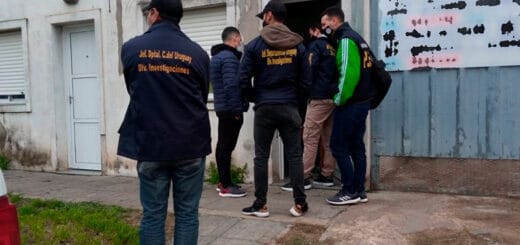 alt="La policía realizó un allanamiento en una causa por grooming en Concepción del Uruguay"