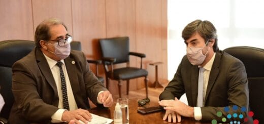 alt="El presidente de la Cámara de Diputados, Angel Giano, en su carácter de vocal del Tribunal Electoral de Entre Ríos, participó de una audiencia para el reconocimiento jurídico-político provisorio de un nuevo partido político"