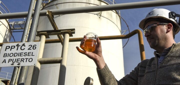 alt="Argentina es el principal exportador mundial de biodiesel. Los Estados Unidos bloquearon el acceso a su mercado"