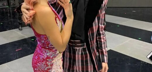 alt="Santiago Borda, junto a Lali Espósito, tras ser eliminado"