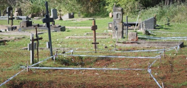alt="El Equipo Argentino de Antropología Forense comenzará a exhumar 9 sin identificar del cementerio de Villa Paranacito para determinar si los restos allí enterrados corresponden a víctimas de vuelos de la muerte que sobrevolaron el delta entrerriano"