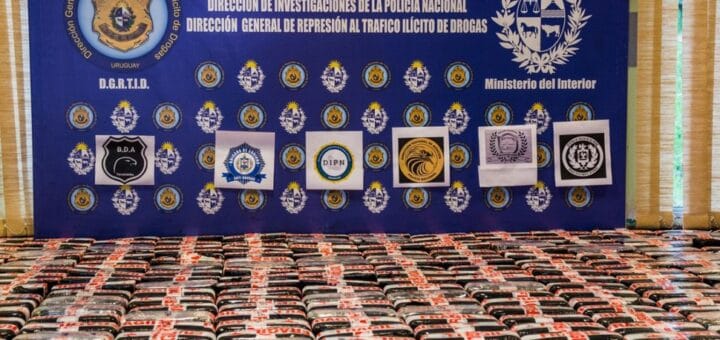 alt="La policía uruguaya detuvo a 17personas en la operación "Arriero Minerva" y se realizaron allanamientos en los Departamentos de Salto, Artigas, Montevideo y Canelones. En Entre Ríos hubo allanamientos en Concordia y General Campos"