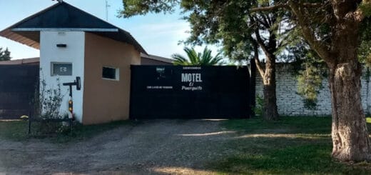 alt="El hombre se descompensó y murió en una habitación del motel El Puerquito"