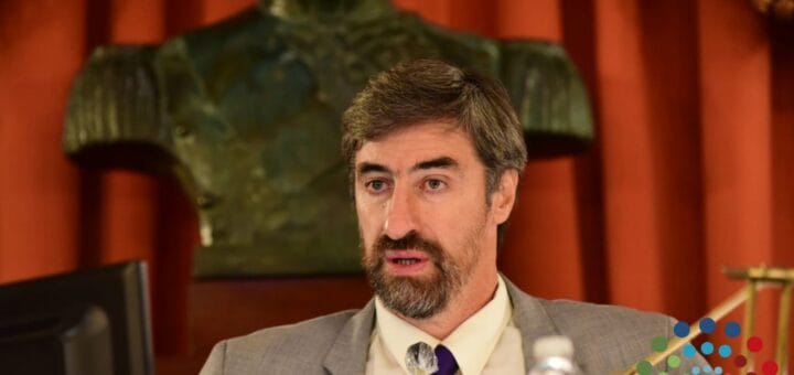 alt="El presidente de la Cámara de Diputados de Entre Ríos instrumentó la presencialidad plena en el cuerpo legislativo"