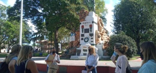 alt="En este momento se están desarrollando dos circuitos. El primero consiste en un recorrido por el casco histórico de Gualeguaychú; el segundo circuito abarca la zona portuaria"