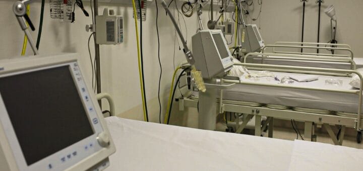 alt="como viene ocurriendo desde semanas pasadas, se produjo un descenso en el número global de pacientes que están internados en terapia"