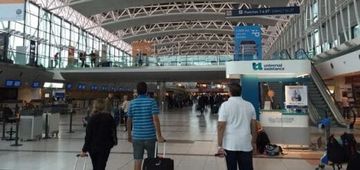 alt="Si el gobierno argentino no quita el impuesto PAIS, Brasil aplicará una tasa similar a sus nacionales que viajen para Argentina, advirtieron funcionarios del vecino país"