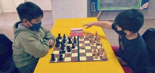 alt="la jornada de ajedrez se realiza en el marco del programa Movete con energía"