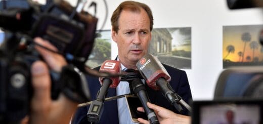 alt="El gobernador Gustavo Bordet anticipó que el 15 de octubre remitirá a la Legislatura el presupuesto del año próximo"