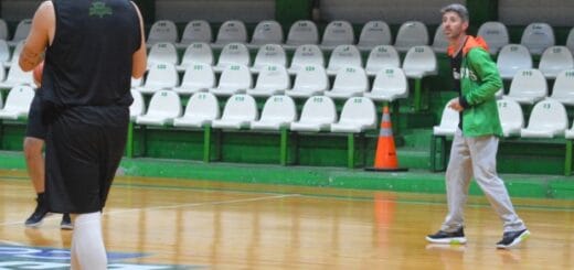 alt="Entrenamiento de Estudiantes, en la previa contra Parque Sur"