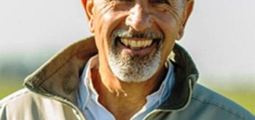 alt="Alberto Livore recibió el premio Bolsa de Cereales"