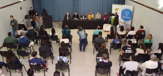 alt="Acto de entrega de la la Resolución de creación del Parque Industrial Bimunicipal de San Salvador y General Campos"