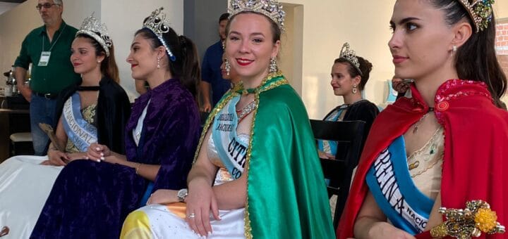alt="La Embajadora Nacional de la Citricultura, Paula Vallejos participó como invitada en la 43 edición de la Fiesta Nacional e Internacional de la Yerba Mate."