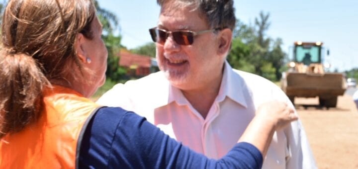alt="El intendente Alfredo Francolini junto a la directora de Vialidad de Entre Ríos Alicia Feltes"
