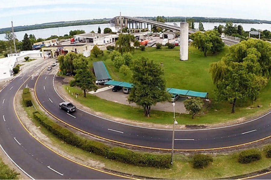 alt="Los puentes sobre el río Uruguay están abiertos como corredores seguros de Entre Ríos desde hace poco más de un mes"