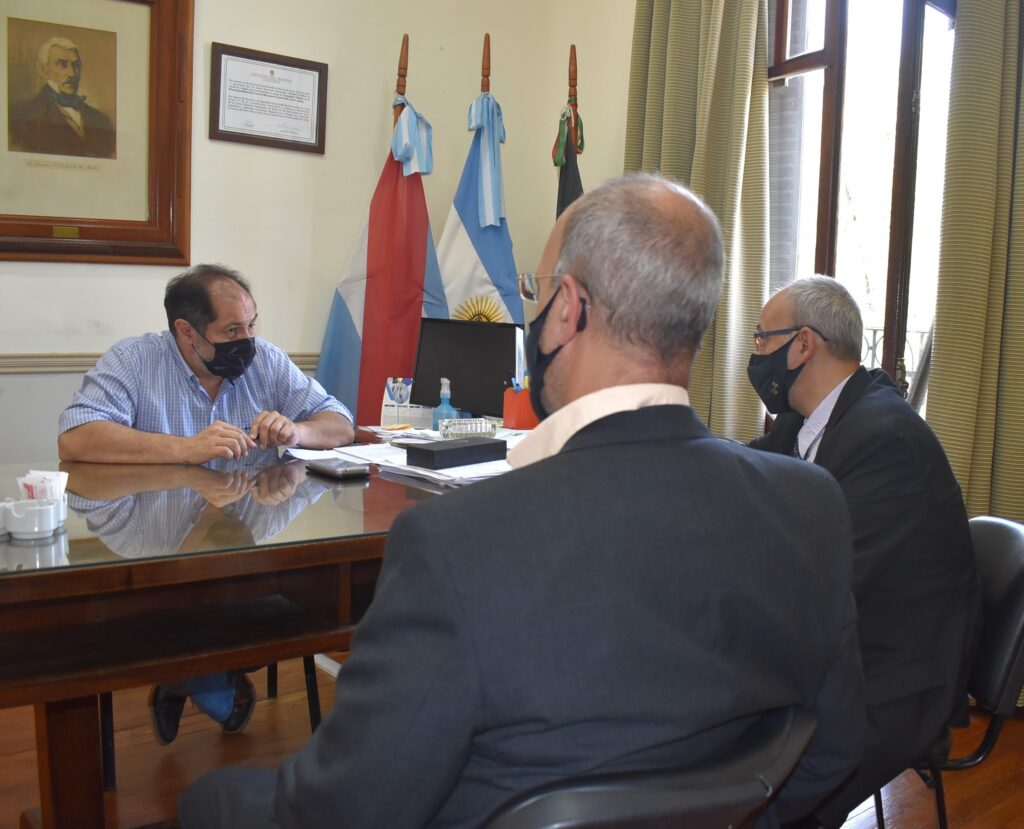 alt="Representantes de la DAIA y de la comunidad judía de Concordia se reunieron el presidente del Concejo Deliberante, Daniel Cedro"