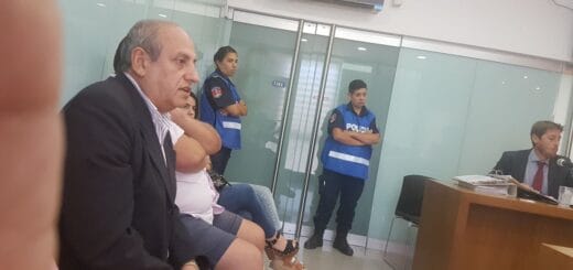 alt="El intendente de Santa Elena, Domingo Daniel Rossi, y varios de sus funcionarios, espera la fecha del juicio"