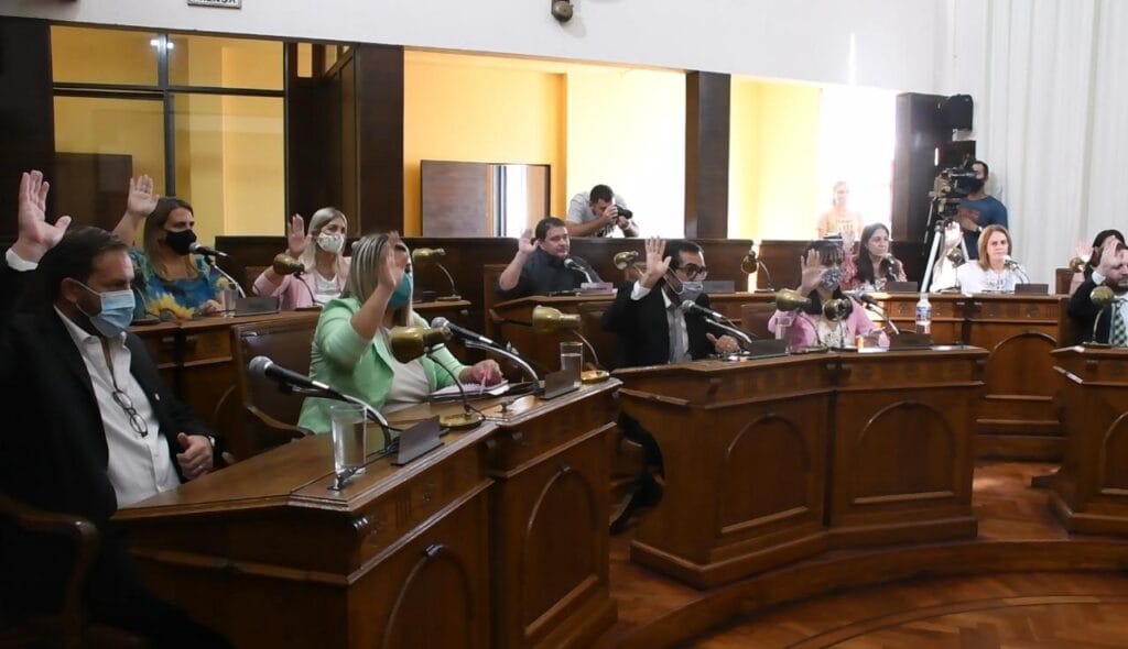 alt="En la sesión preparatoria fue reelecto presidente del Concejo Deliberante el concejal Daniel Cedro; vicepresidente será Luciano Del`Ollio"