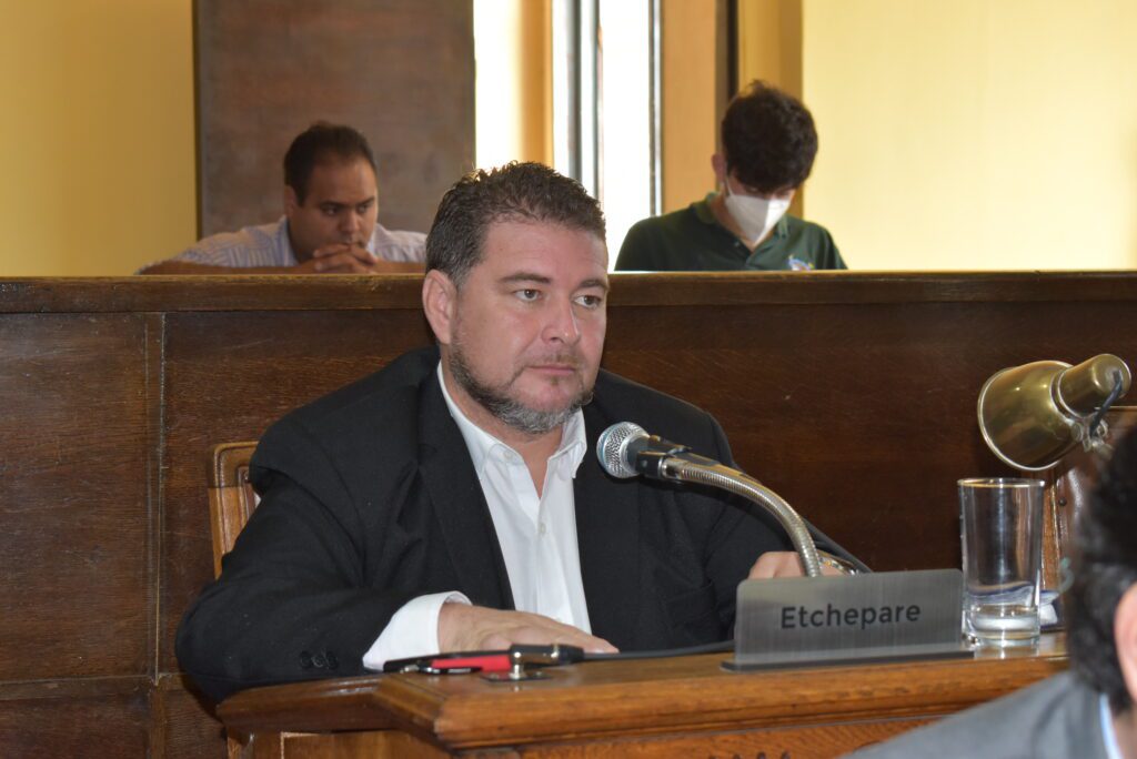 alt="El presidente del Bloque Justicialista, Gastón Etchepare, señaló que con esta normativa lo que buscamos es que se garantice mayor transparencia".