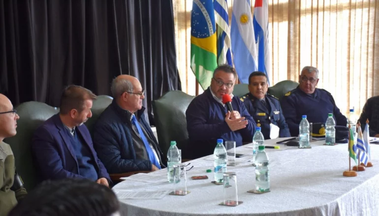alt="Autoridades argentinas, brasileñas y uruguayas se reunieron en el marco del Comité del Río Uruguay en la ciudad de Bella Unión (Uruguay)"