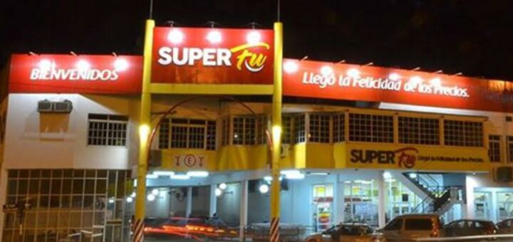 alt="El ladrón se llevó medio millón de pesos tras acceder al sector dónde se encuentran las cajas registradoras"