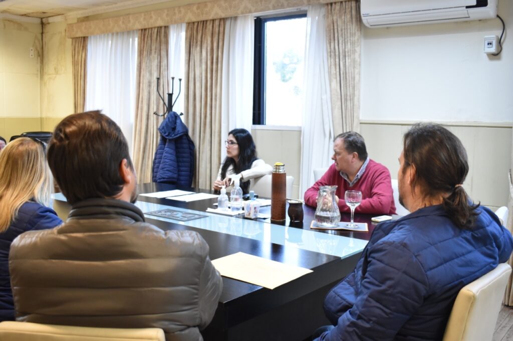 alt="La Municipalidad de Chajarí y el INTA Concordia rubricaron un convenio de colaboración mutua para realizar actividades de cría de peces"