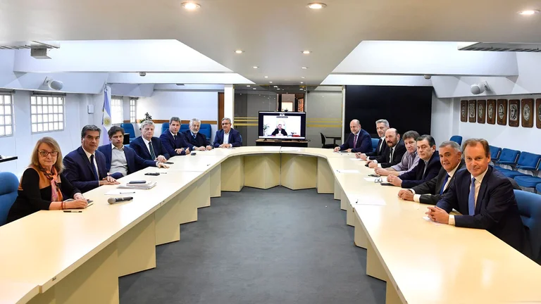 Antes del encuentro con el presidente Alberto Fernández, los gobernadores se reunieron en la sede del CFI.