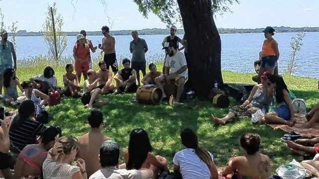 alt="De Costa a Costa. Jóvenes entrerrianos se juntan, enseñan, ensamblan voces, instrumentos, artes"