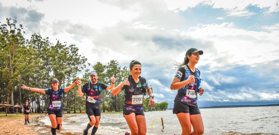 alt="El Cruce de Salto Grande contó con la participación de corredores de nuestro país, Brasil, Chile, Paraguay y Uruguay"