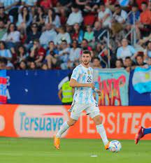 alt="El defensor concordiense Marcos Senesi"