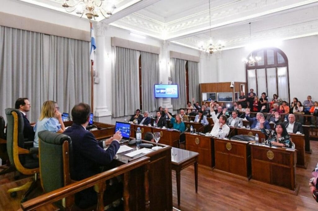 alt="La Cámara de Senadores de Entre Ríos convirtió en ley la regularización de cargos en la CAFESG"