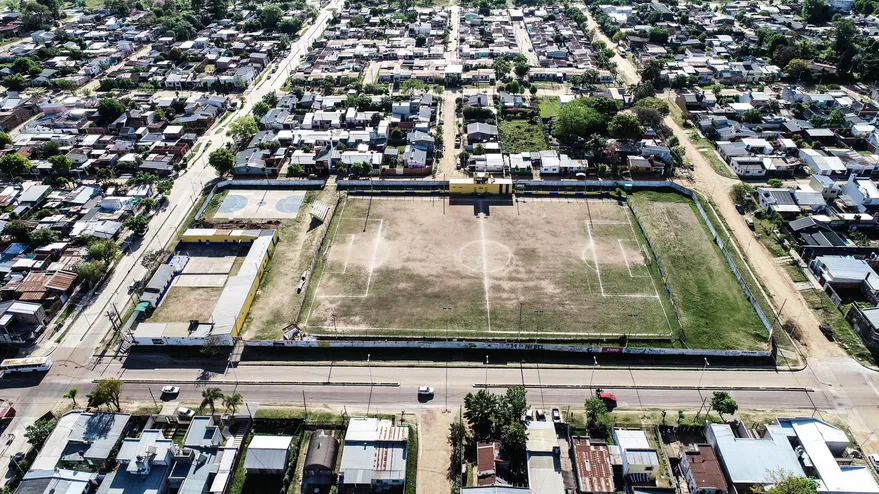 alt="Una imagen del viejo campo de juego del club Nebel, de Concordia, que lo vio nacer y del que Gustavo Bou es presidente"