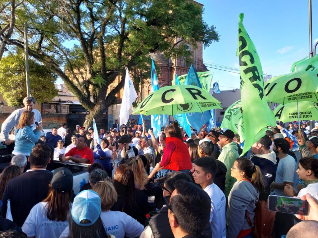 alt="El precandidato a intendente realizó un acto de cierre de campaña en el Parque Ferré, en la zona suroeste de Concordia"