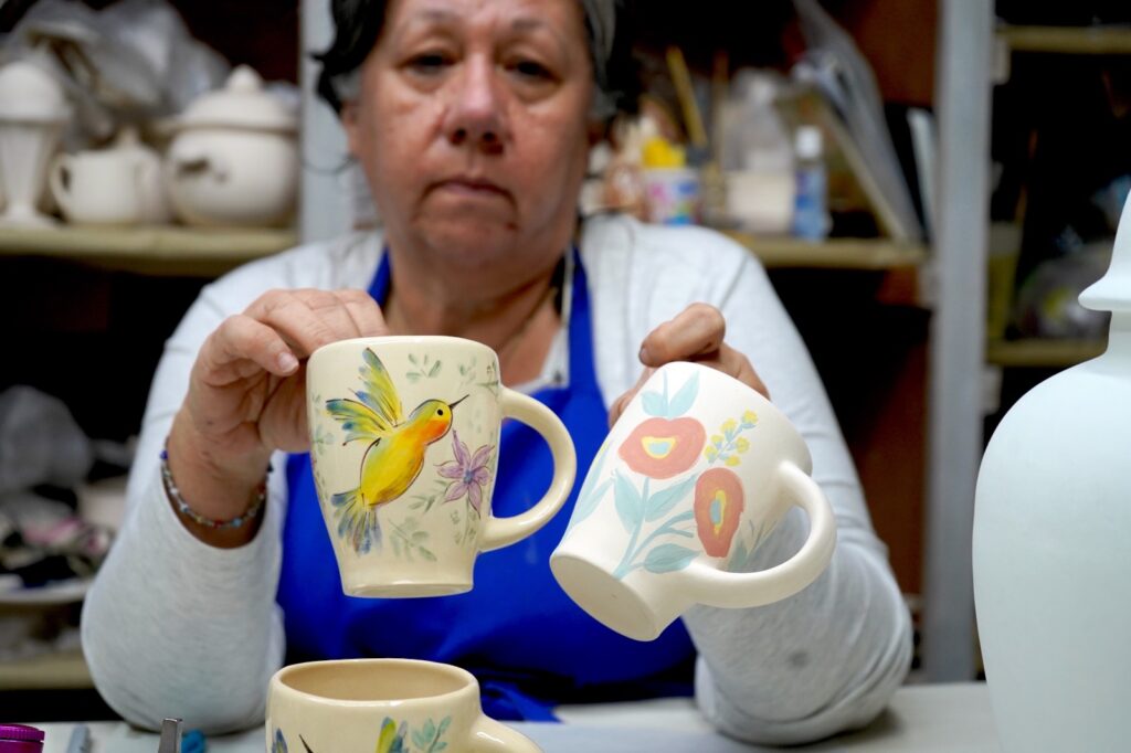 alt="Manos que Transforman es una exposición de la artista concordiense Silvana Maradona, que presenta el Museo de Salto Grande"