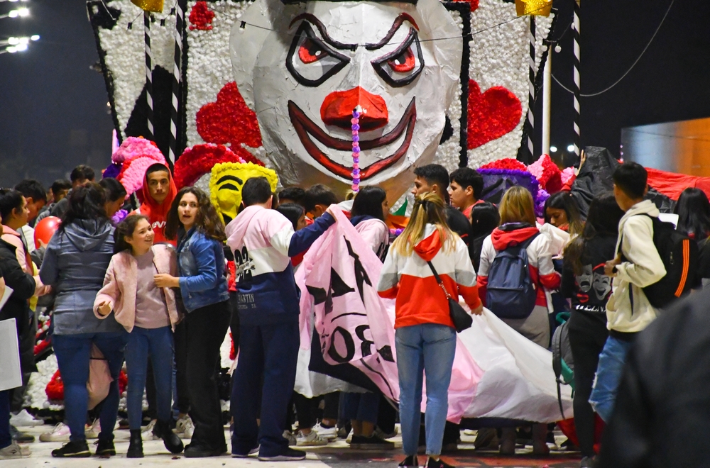 alt="Desde este viernes - si las condiciones meteorológicas lo permiten- se desarrolarán, en Concordia, los desfiles de carrozas por la Fiesta del Estudiante 2023"