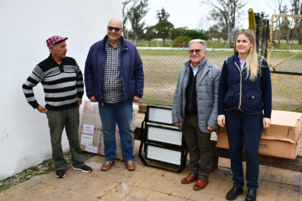 alt="La Delegación Argentina de Salto Grande entregó luminarias  y aportes económicos a clubes de Concordia y Federación"