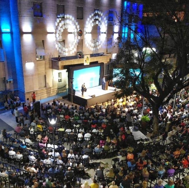 alt="El candidato a intendente de Concordia por Más para Entre Ríos, Armando Gay, presentó su plan de gobierno, en compañía de la candidata a viceintendente Mireya López Bernis y los candidatos a concejales"