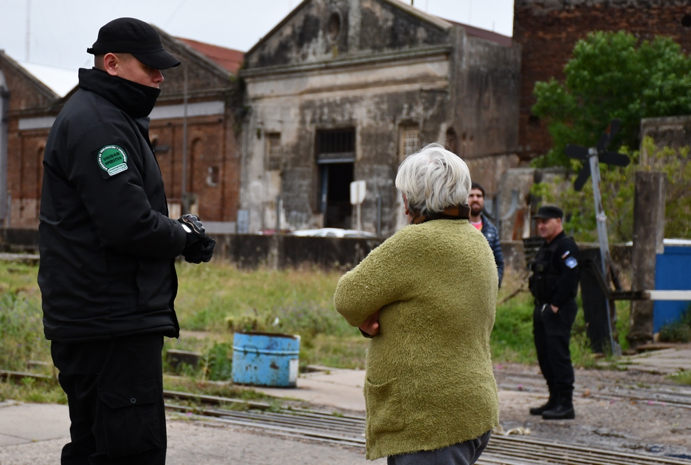 alt="El río Uruguay se mantiene estable en 13,70 metros en Concordia, marca que seguiría vigente en los próximos días; mientras tanto se han redoblado las recorridas por los barrios afectados por la creciente"
