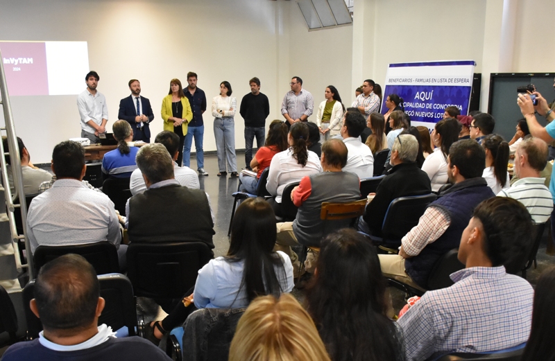 alt="La reurbanización de la exvilla 31 fue puesta como ejemplo del horizonte de política pública que se piensa trasladar a Concordia"