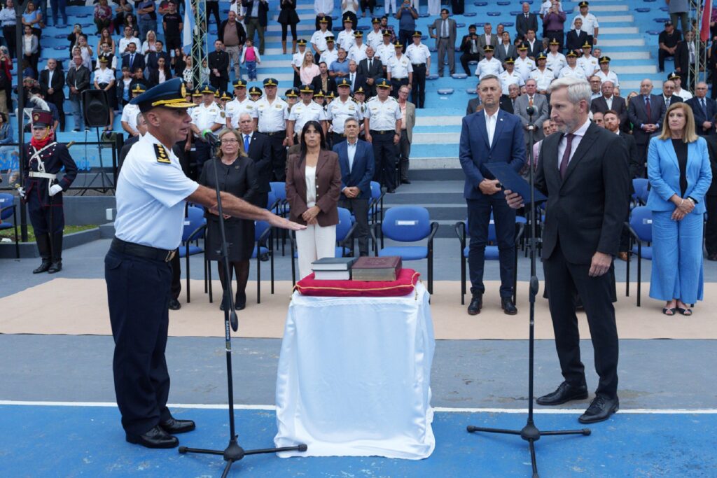 alt="Ante el gobernador Rogelio Frigerio juraron los nuevos jefe y subjefe de la Policía de Entre Ríos"