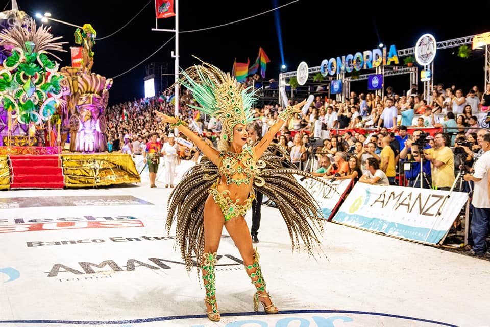 alt="El intendente de Concordia, Francisco Azcué, remarcó que el carnaval pertenece a todos los concordienses"