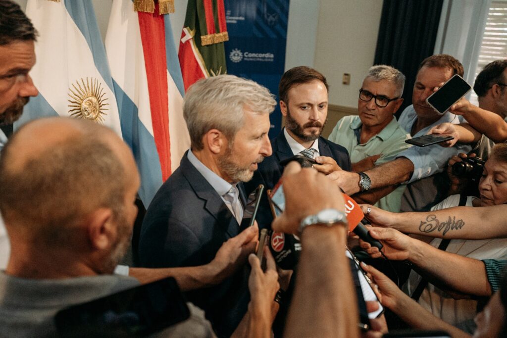 alt="El gobernador Rogelio Frigerio encabezó una reunión del gabinete provincial y se reunió con el intendente de Concordia"